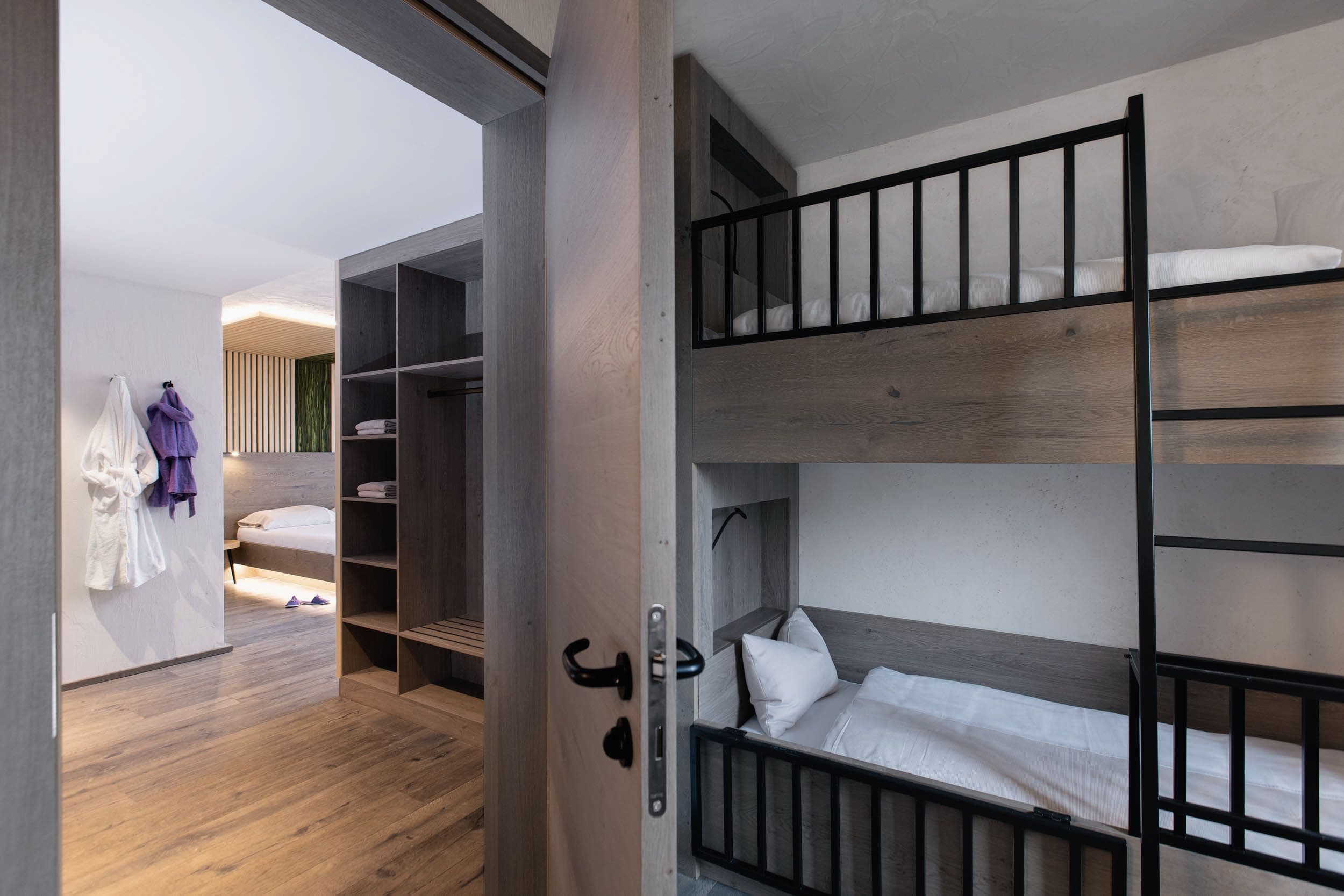 Grand Nest Stockbett.jpg