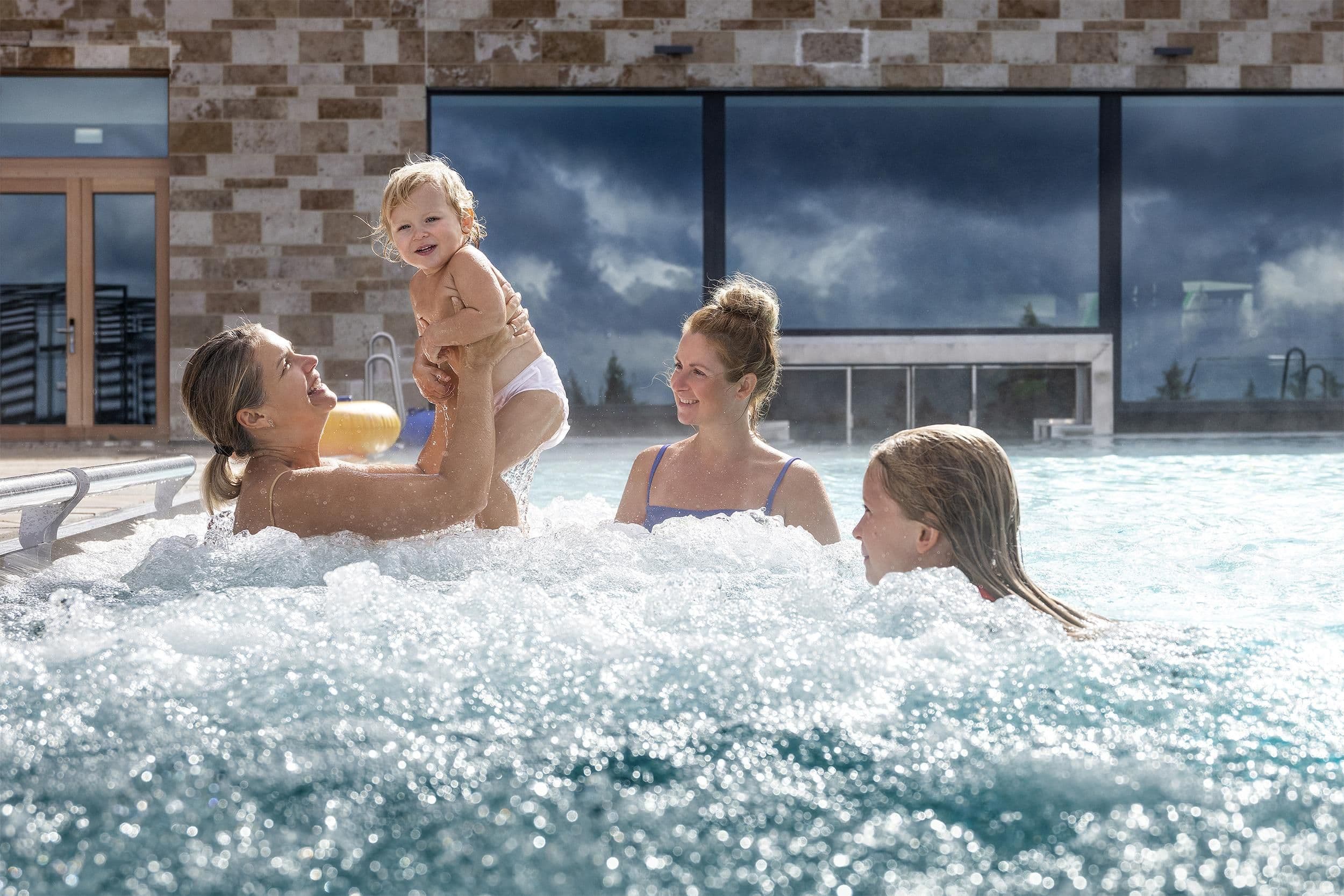 _FamilyPool_2058_W.jpg