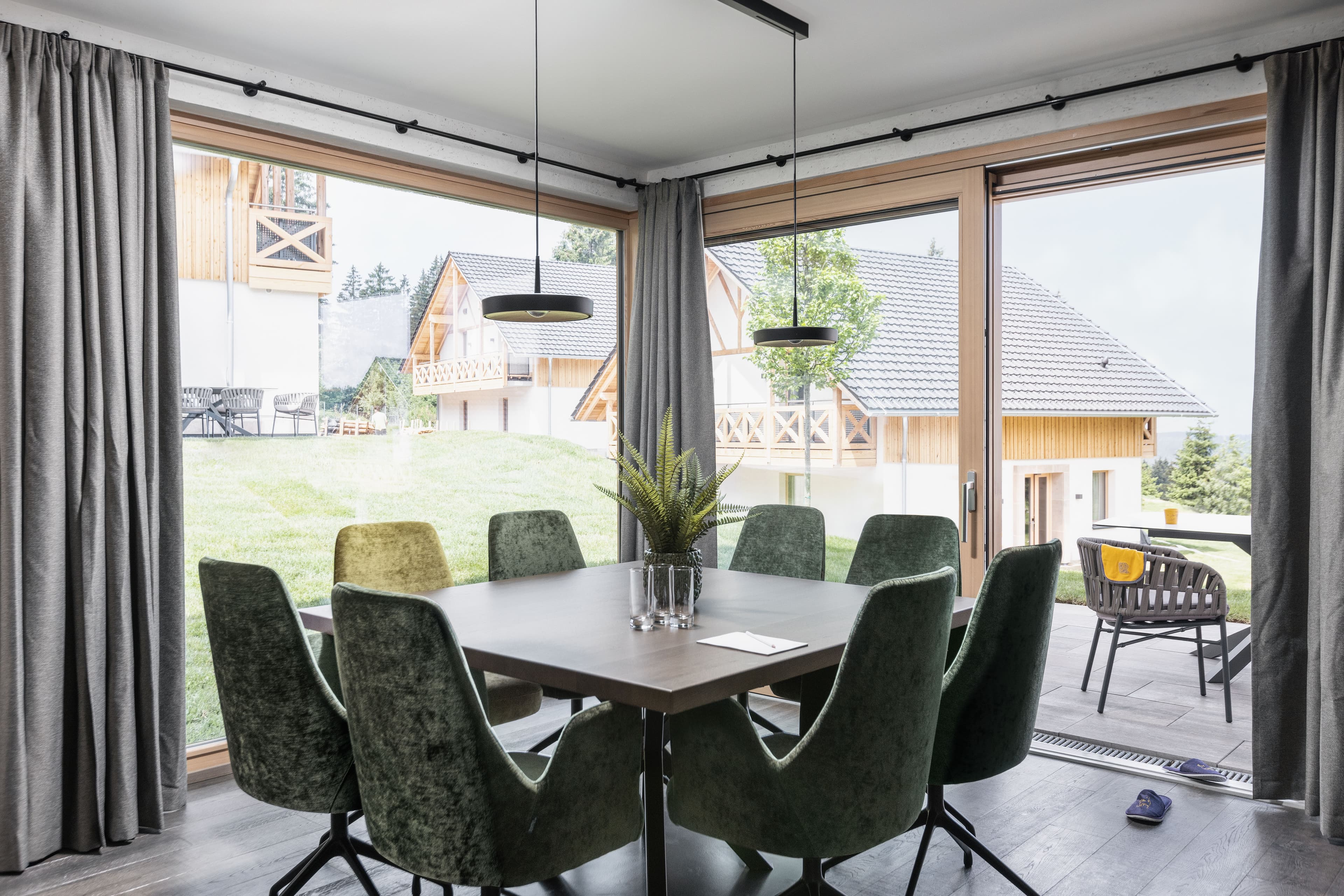 Grand Chalet Esszimmer.jpg